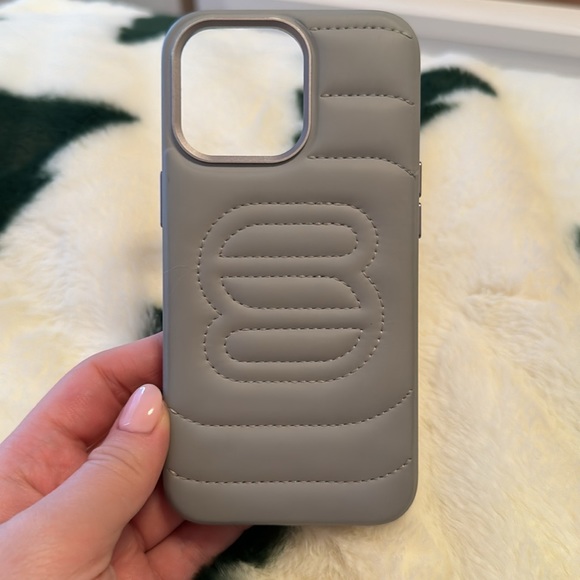 iPhone 13 Pro Aritzia super puff case - Picture 2 of 4